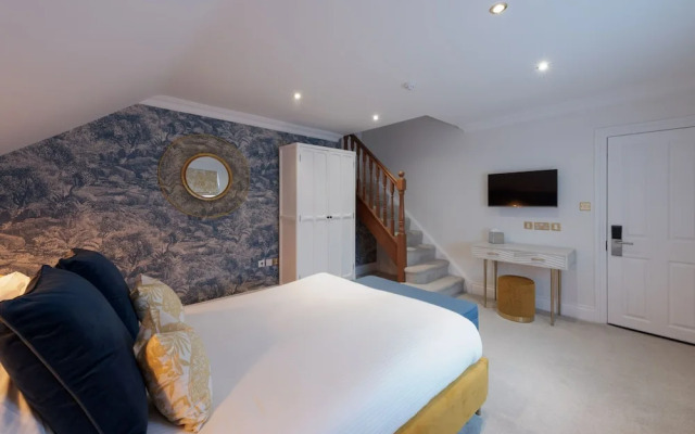 The Clarence Boutique Rooms