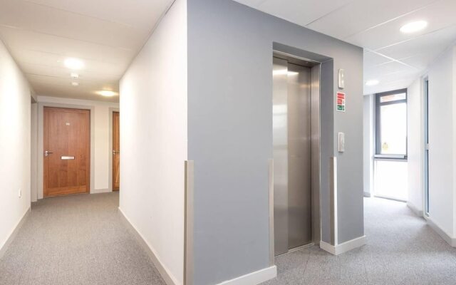 Light and Bright 1BR Apartment Close to Station