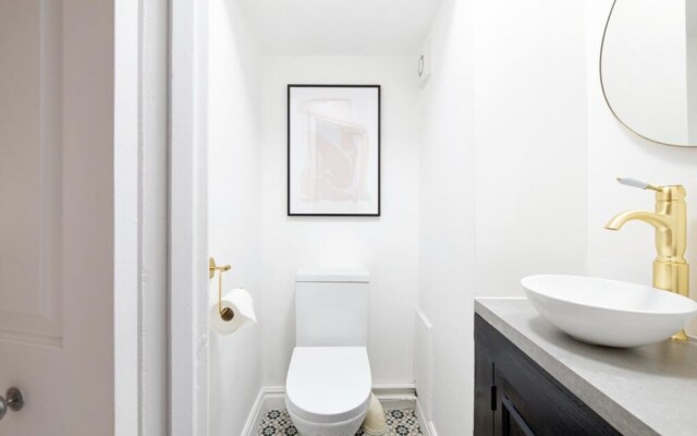 The Falkland Hideaway - Modern 2BDR with Garden