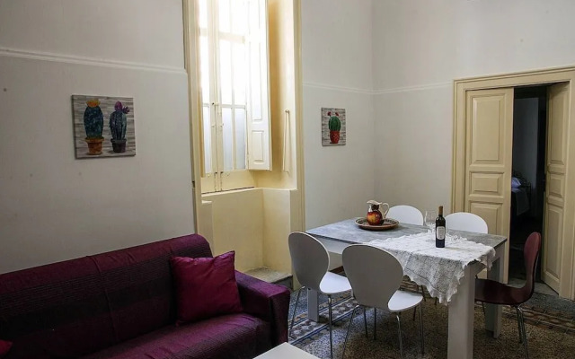 Palazzo Nicastro Guest House Red