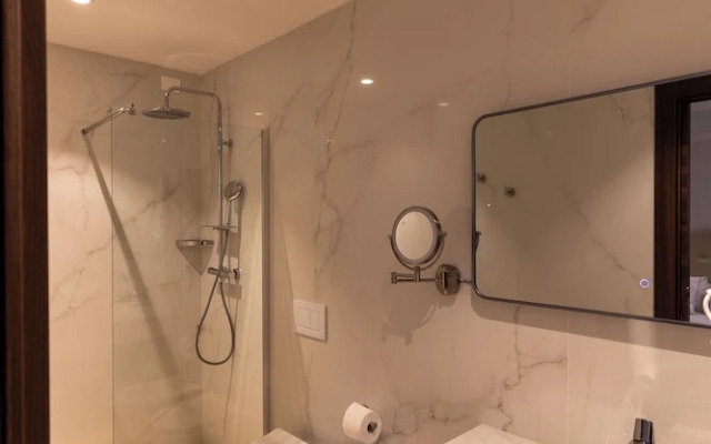 Lh HOTELS