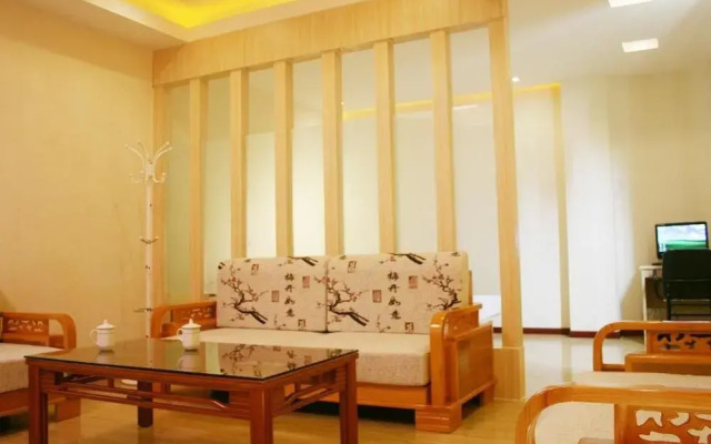 Golden Phoenix Business Hotel