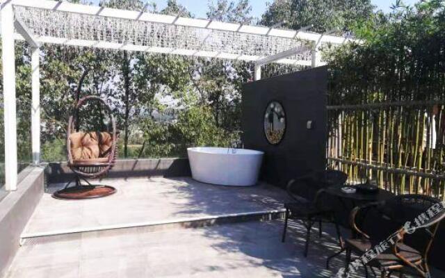 Sanjiang Forest Hot Spring Dumashi Hotel