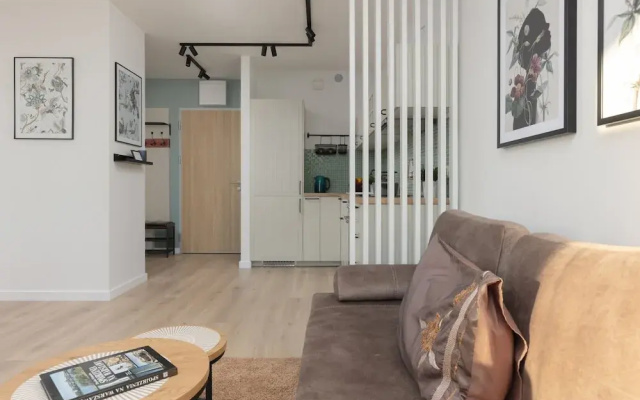 Warsaw Apartment Celownicza by Renters