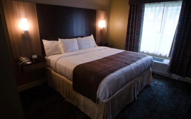 AAshram Hotel by Niagara River