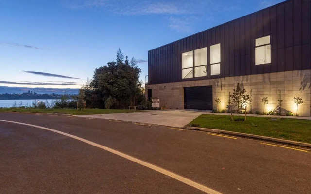 Wharf Retreat Unit 2