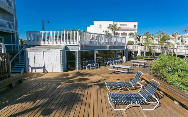 View Ocean & Racquet 8315