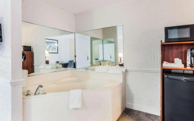 The Blu Hotel Blue Ash Cincinnati, Ascend Hotel Collection