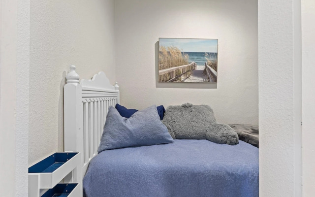 Colony Beach Club 246