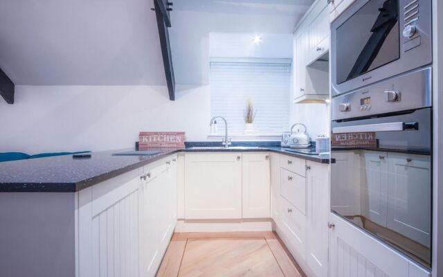 The Penthouse At The Mews - 2 Bedroom Apartment - Tenby