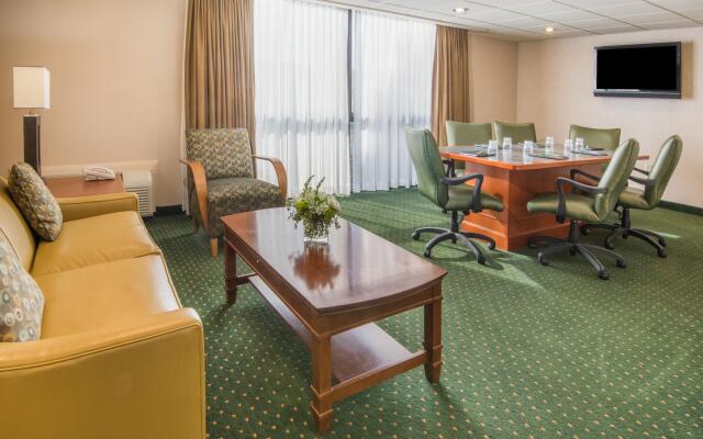 Holiday Inn Hotel & Suites Cincinnati - Eastgate, an IHG Hotel