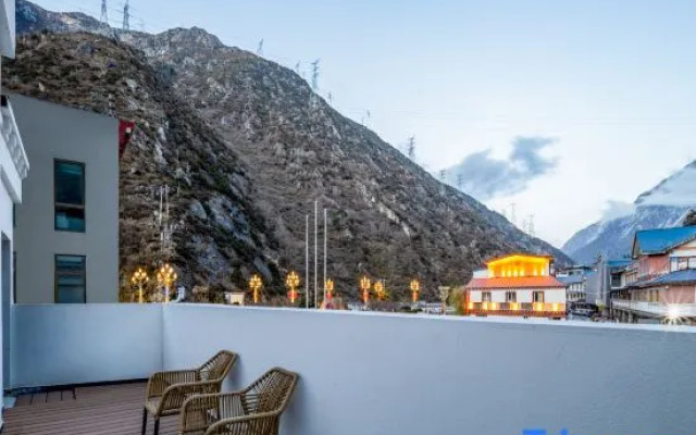 Yujing Saussurea Boutique Hotel