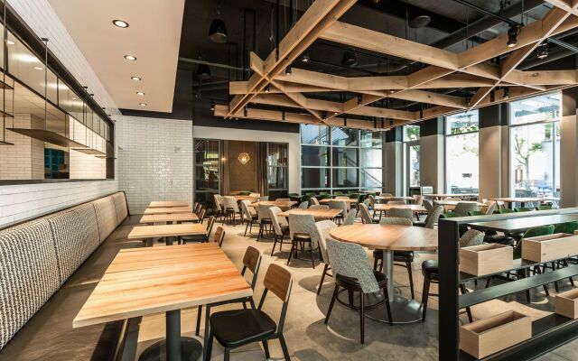 Element Austin Downtown