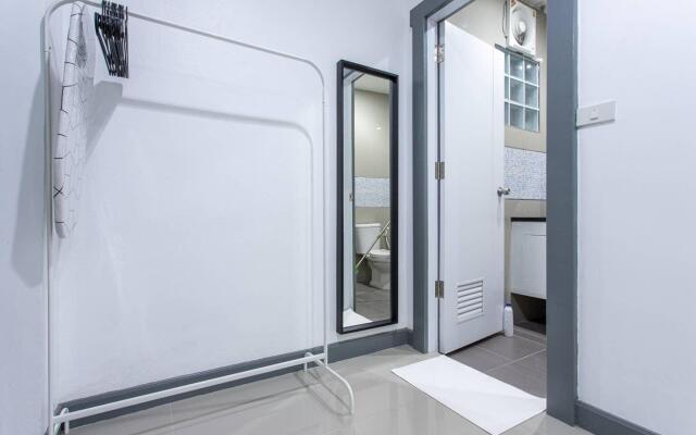 P1 Silom Pan large room full kitchen WIFI 4-6pax