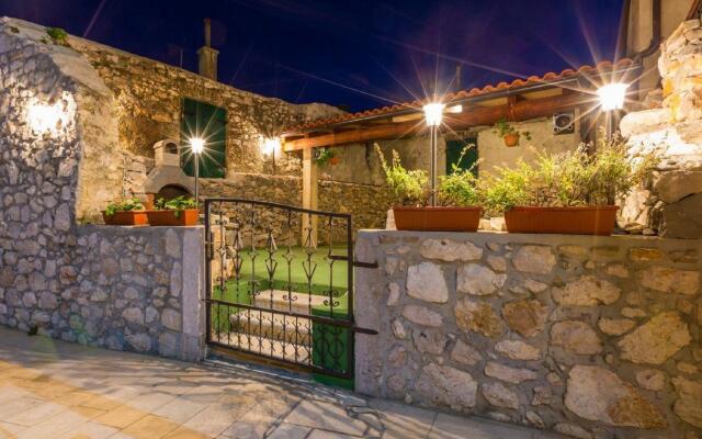 Large Holiday Home With Private Pool, Wellness & Sea View