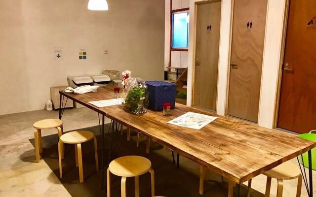 fan ABURATSU Sports Bar & Hostel