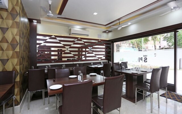 OYO 6709 Hotel L N International