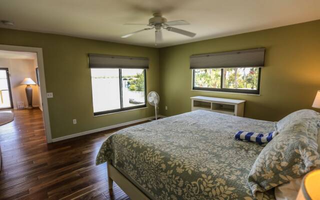 205 Bayview Ave. - M