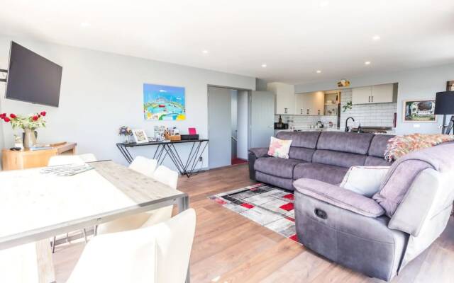 3 Bedroom Village Retreat Home With Sea Views