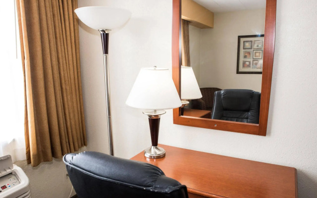 Airport Plaza Inn & Conference Center