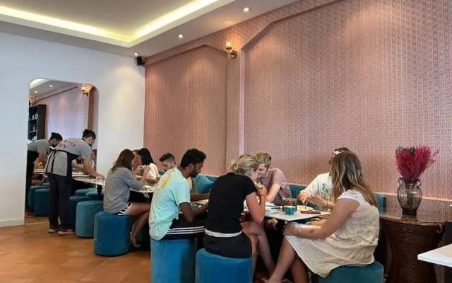 Petit Espace Hostel