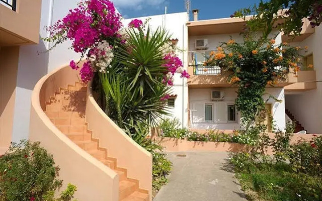 Yannis Apartments