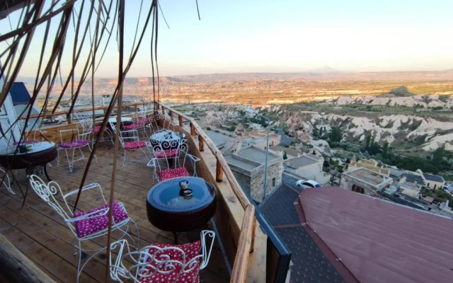 Uchisar Cave House