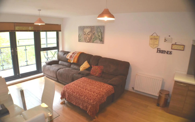 Brentwood Town Retreat - Large 2 bedroom apartment