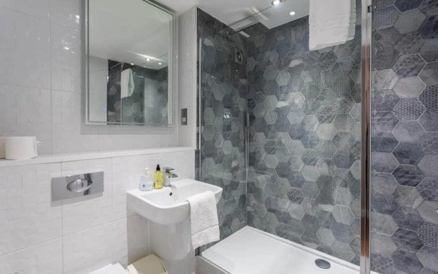 Stunning 1 Bed Merchant City Apartment with Parking