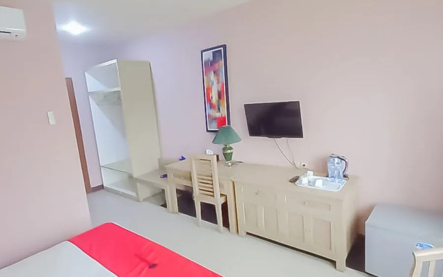 RedDoorz Premium @ Hotel Green Wattana Sentul