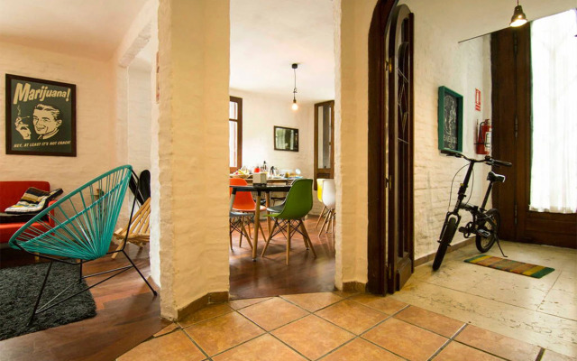 MedioMundo Hostel