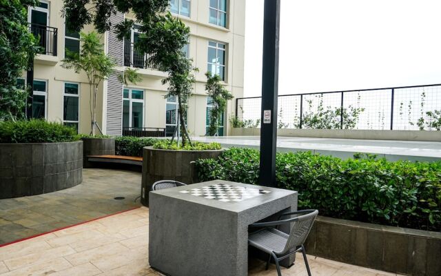 Warm and Cozy Studio at Puri Orchard Apartment