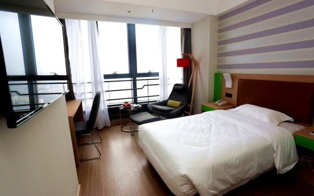 IBIS Styles NT WZ Intl Plz