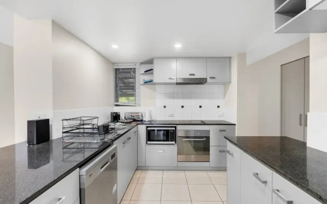 Bright 3-bedroom Beachside Stay With Pool & BBQ