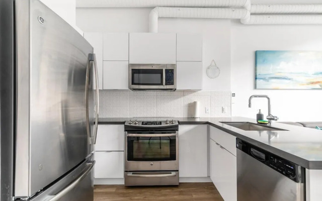 2Br Amazing Loft Free Parking Gym