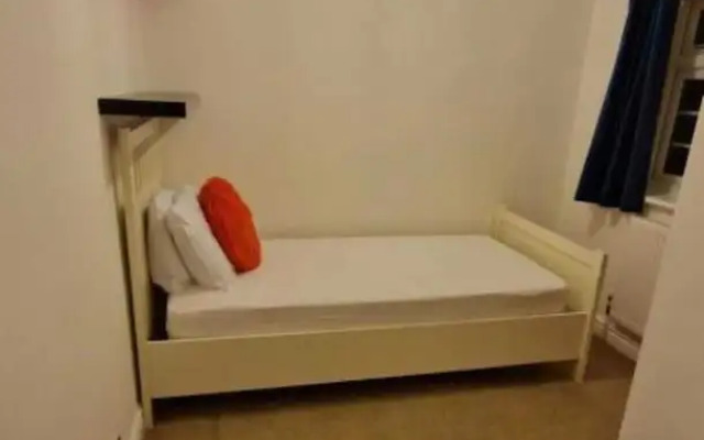 SnoozeDen Westmead – Windsor Castle & Legoland