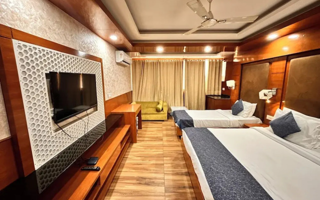 Hotel Platinum Palace Near Medanta Hospital Sector 38