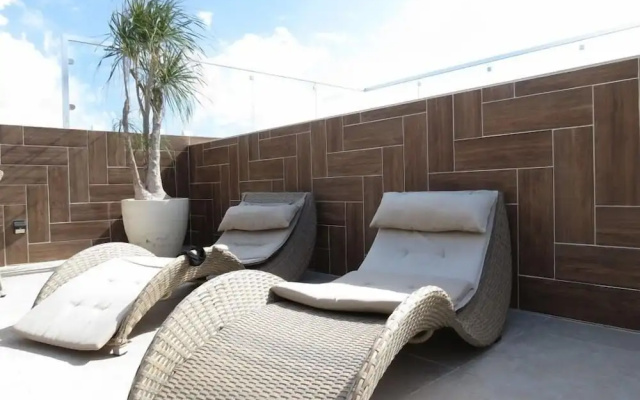 Studios with roofpool in Vanessa 24