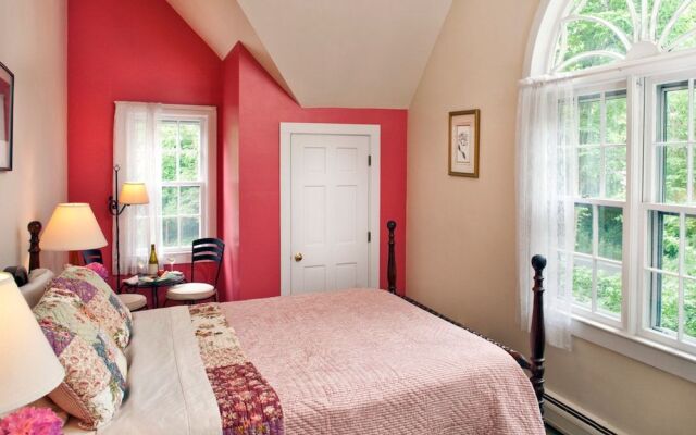 Woods Hole Passage Inn