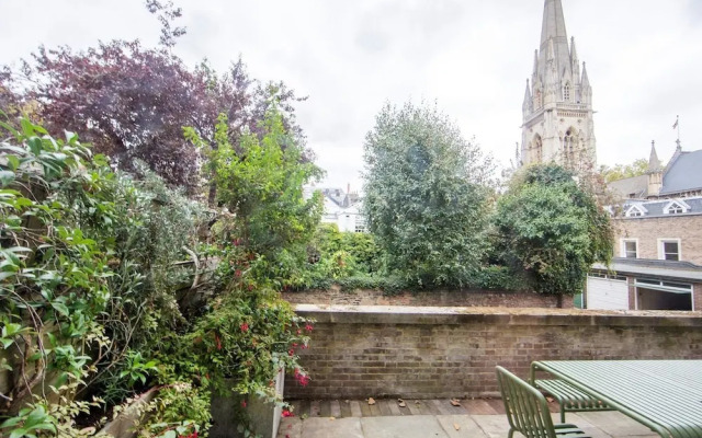 Super Convenient one bed Apartment With Terrace Just off Kensington High Street