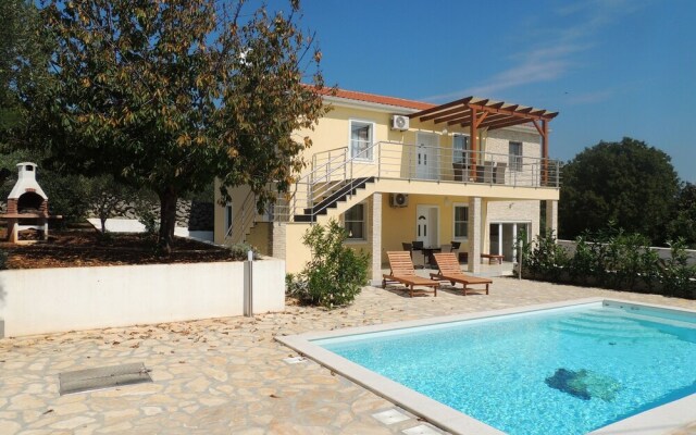 Villa Mili