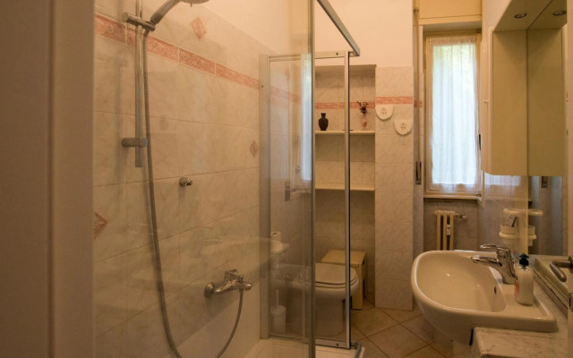 Silky House with Private Parking