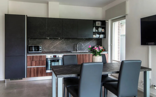 Stylish 2-Bedroom Apartment by Lake Como