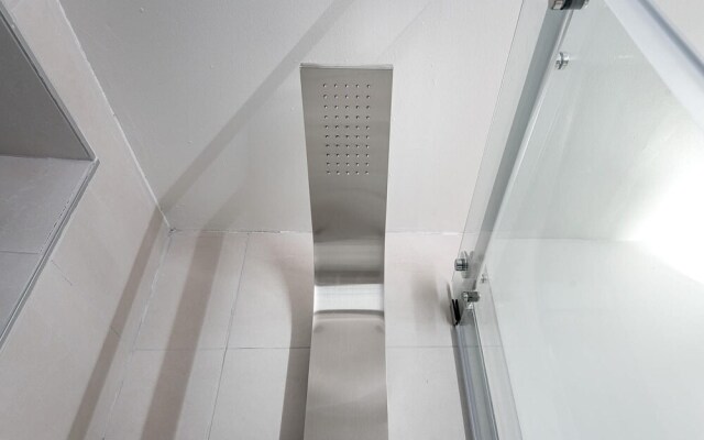 Beautiful Cozy 2-storey Apartment In the of Downtown MTL