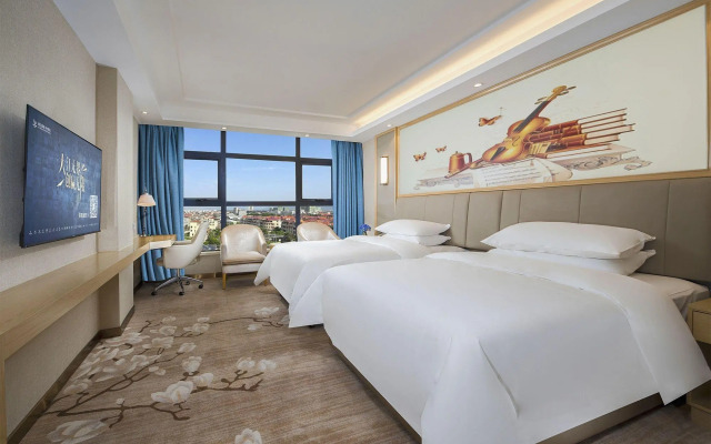 Vienna Hotel (Zhaoqing East Railway Station Dinghushan Scenic Area)