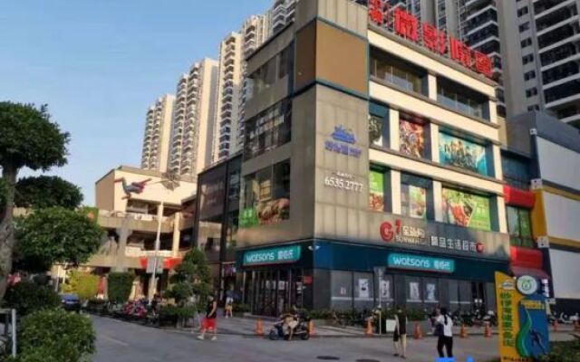 Empire Hotel (Haikou Guoxing RT-Mart Store)