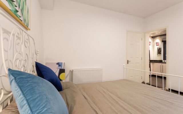 StarHome West Nanjing Road Branch