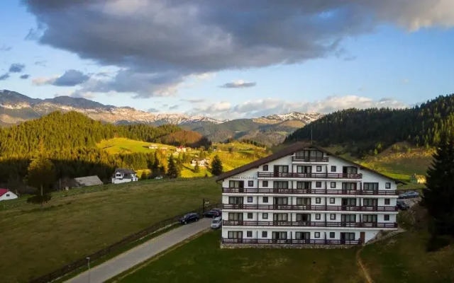 Hotel Piatra Craiului - Complex Cheile Gradistei Fundata