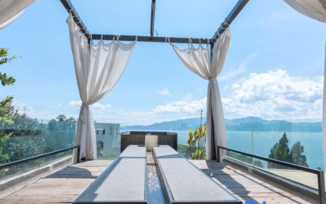 Rousseau homestay in Fuxian Lake