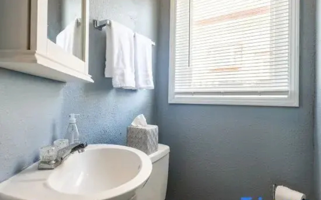 Affordable Quaint Retreat in Indianapolis